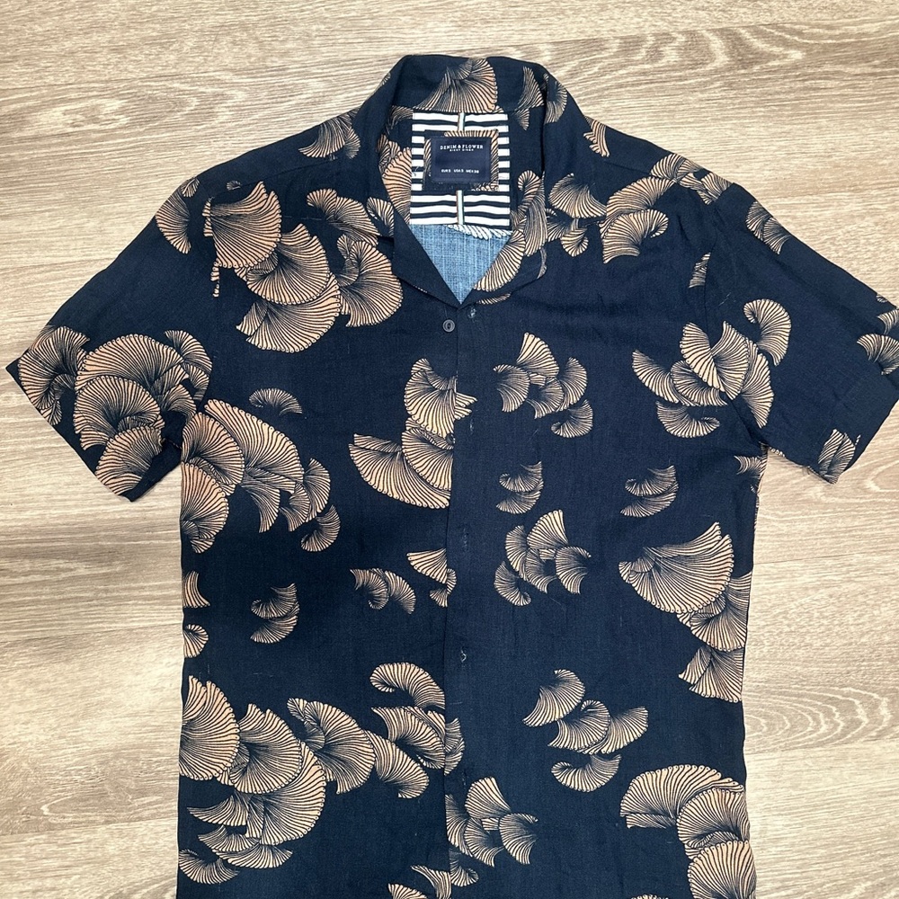 Men's Black and Tan Patterned Shirt